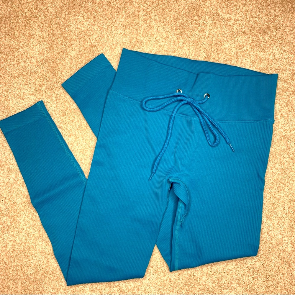 Vibrant Blue Seamless Workout Leggings